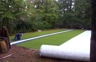 Jak položit umělý trávník