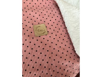 Růžová s puntíky