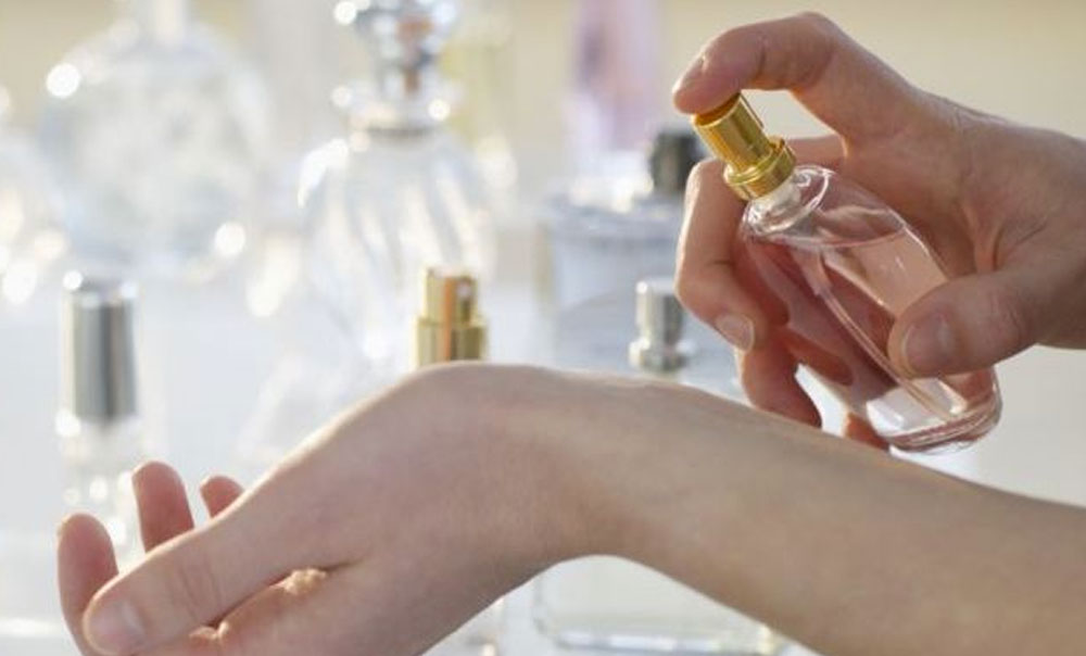 Jak nanášet parfém správně?