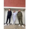 teplákové súpravy v khaki, čierne a šedej farbe na žene a dvoch pánoch