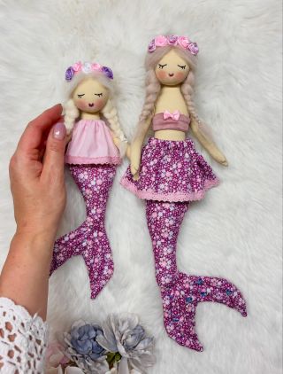 Pojďte si prohlédnout nové pohádkové mořské panny. 🧜‍♀️💜 Dnes vám představím Violet. Dvě sestřičky, jednu větší a jednu...