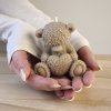 Medvídek se srdíčkem v klíně svíčka 110g - ručně vyráběná