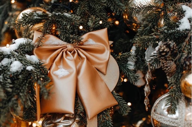 Ako si vyrobiť mašle na vianočný stromček?