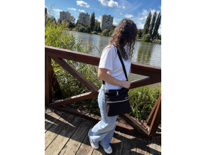 Kabelka crossbody čierna s karabinkou