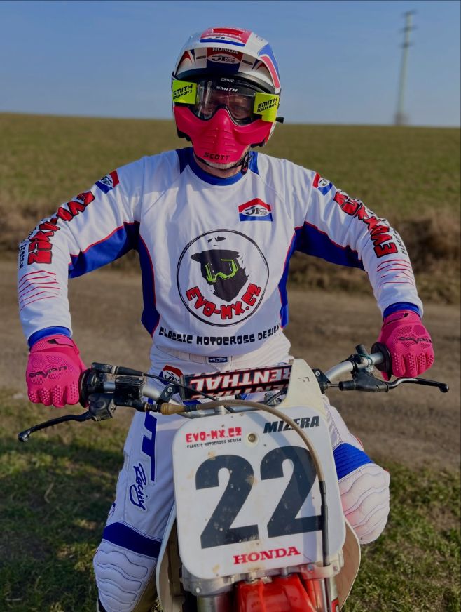 💥DRES NA ZAKÁZKU💥 Sezóna pomalu ale jistě začíná a ty ještě nemáš svůj dres? 👀 Chyba!☝🏻Napiš nám do SZ, ať tě na novou...