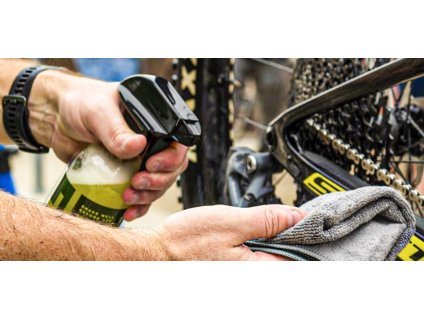 BALÍČEK PRO ÚDRŽBU KOLA - keramický sprej na řetěz  + čističe na kolo a brzdy