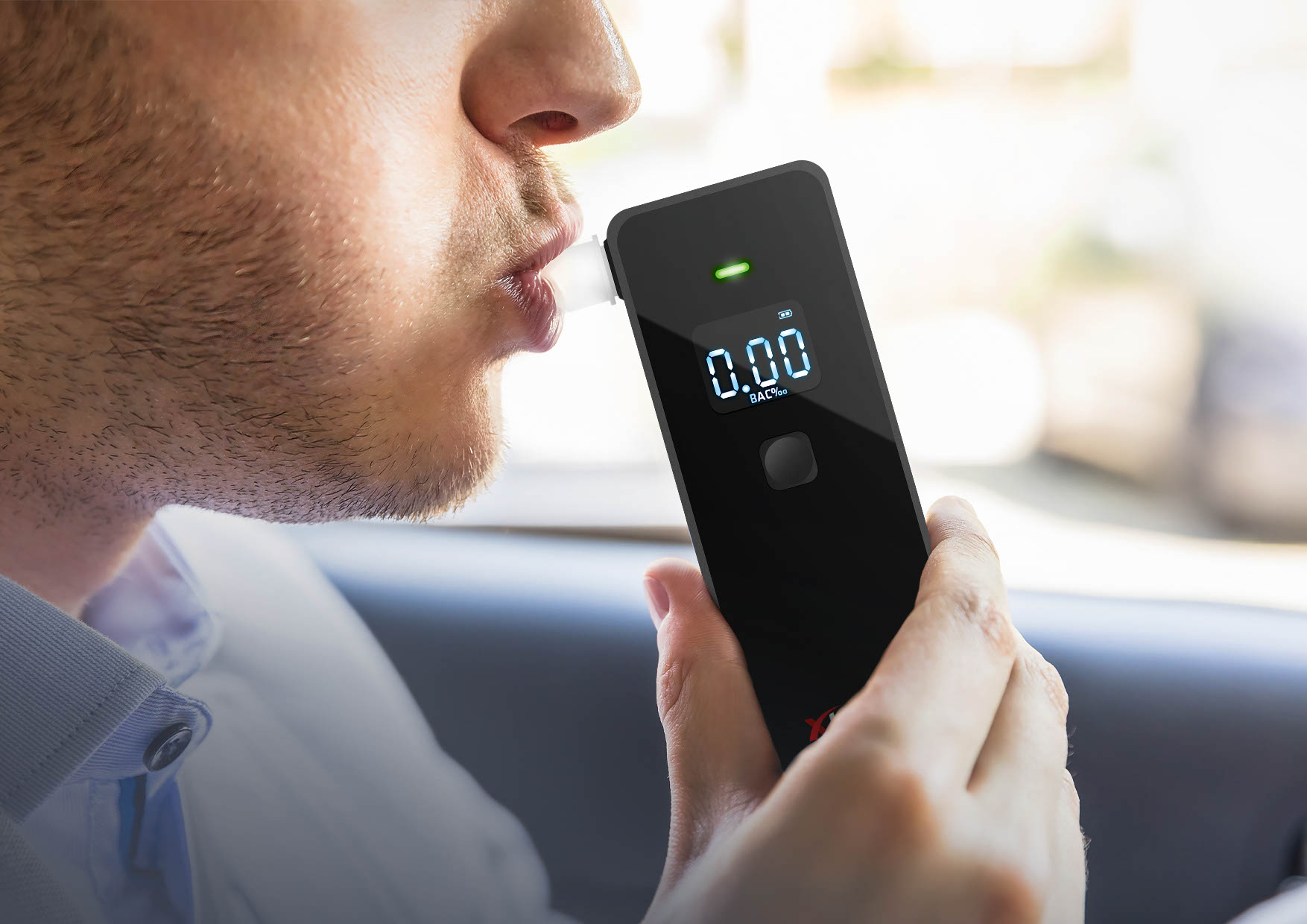 Sklenička na dovolené? Pozor na limity alkoholu za volantem doma i v cizině