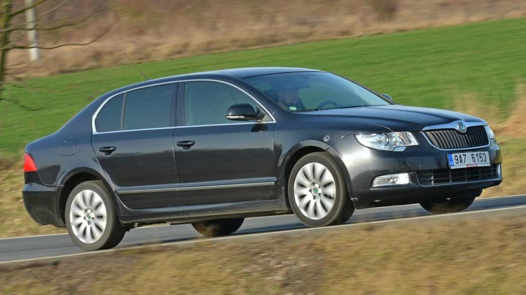 Montáž autorádia do Škoda Superb 2