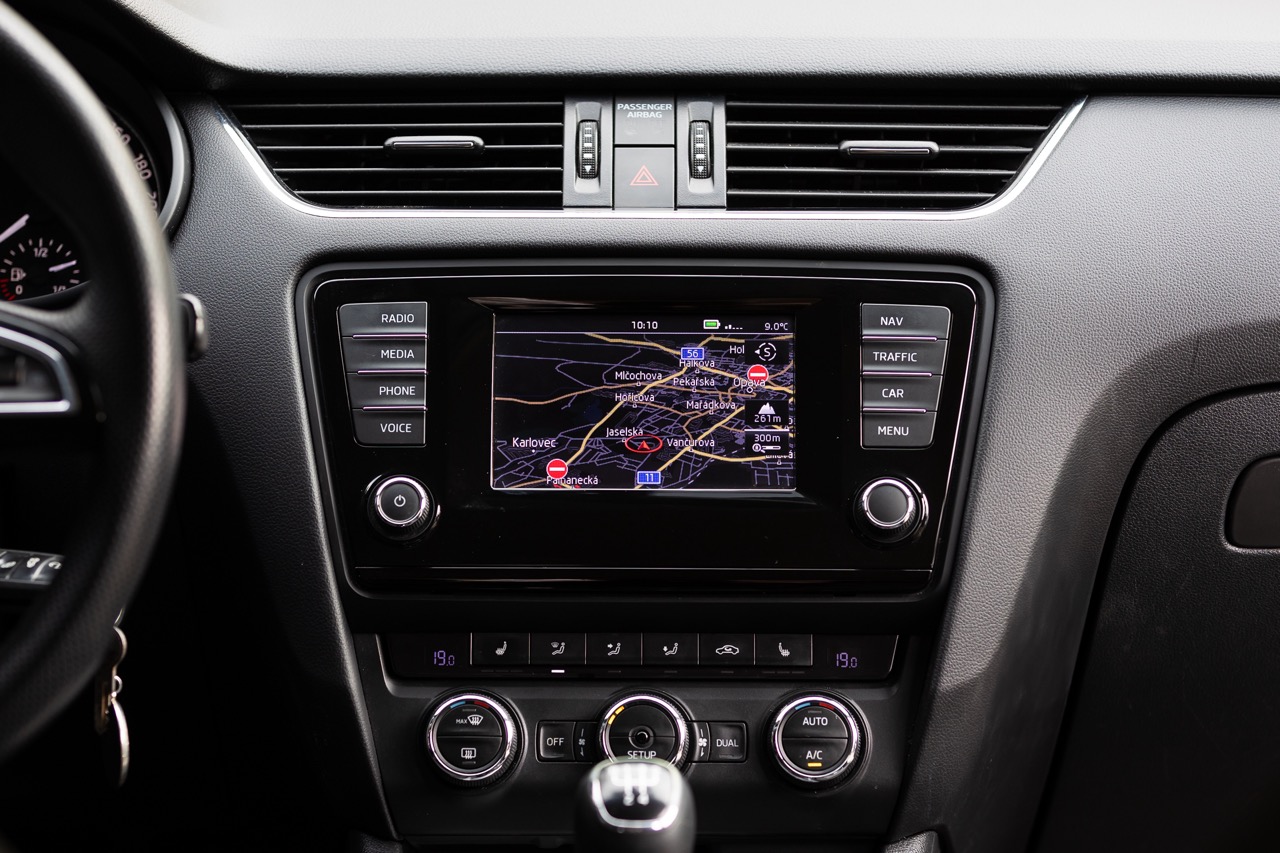 Ako demontovať autorádio