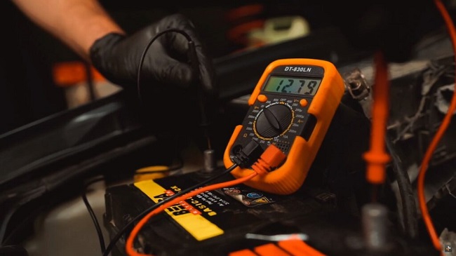 Vybijanie autobatérie po výmene autorádia