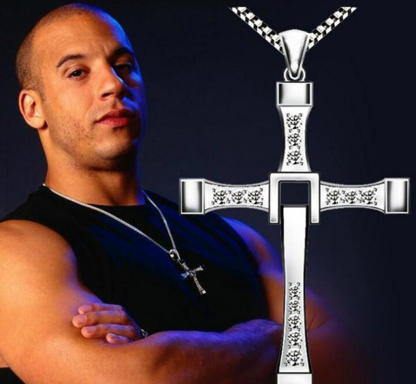 Ewena ŘETÍZEK S KŘÍŽKEM VIN DIESEL Z CHIRURGICKÉ OCELI 4,5 x 7,2