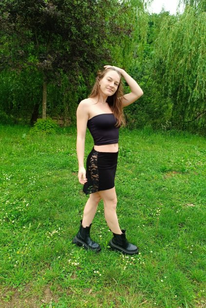 Sukně krátká s krajkou po bocích Illex - černá