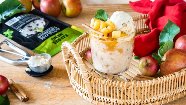 Rýžová kaše s karamelizovanými jablky a zmrzlinou