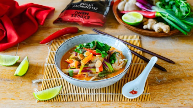 Krémová kari polévka s nudlemi na zahřátí