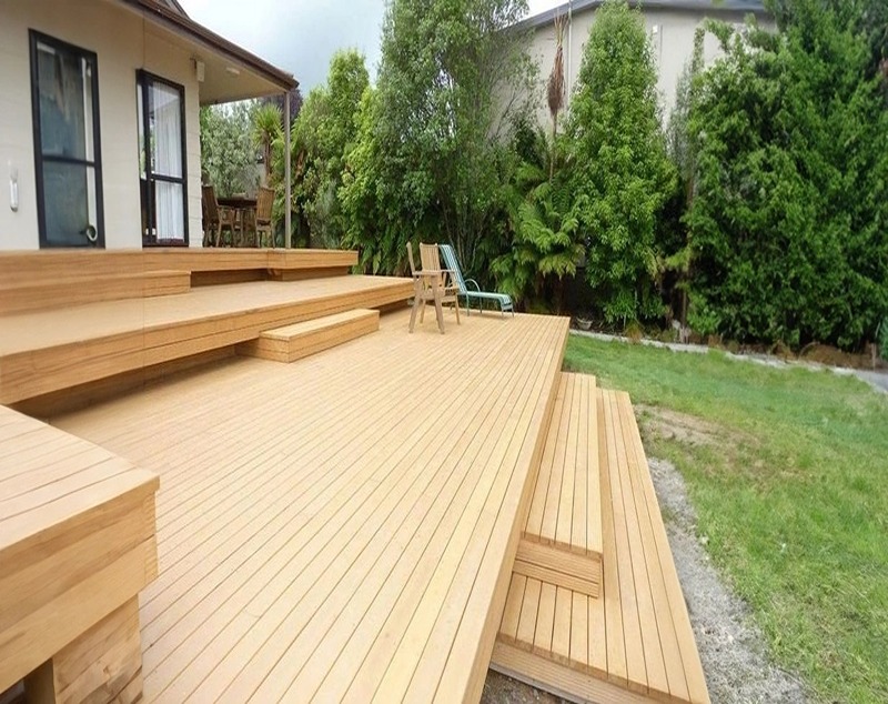 Čím natřít a jak správně ošetřit dřevěnou podlahu na terase?