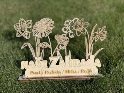 aranžmá - Rodinná koláž květin s vlastnímy jmény - dřevěná dekorace