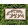 Dřevěný obraz Medvěd v horách - volitelné pozadí