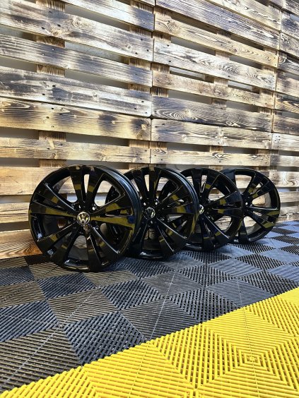 Volkswagen Passat B7, B8 - originální ALU disky 5x112 R18 (3C0601025T) - sada 4 ks