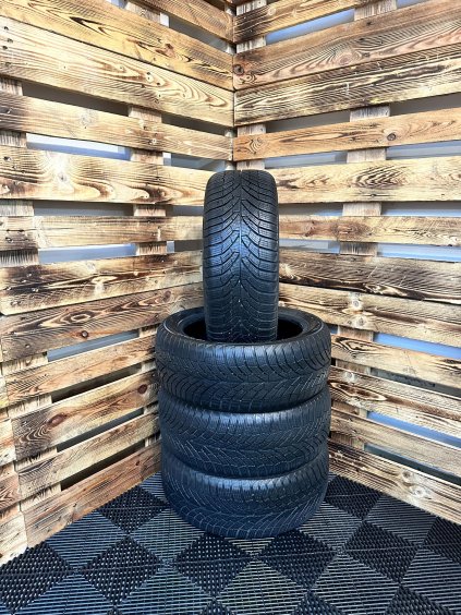 ZIMNÍ pneumatiky Kumho WinterCraft WP52 235/45/18 98V