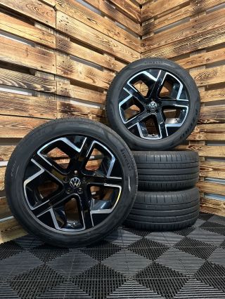 NOVINKA k prodeji květen 2026🛞 VW Touareg III ▪️letní orig. ALU sada VW model York ▪️5x112 9Jx20 ET33 ▪️ letní Pirelli...