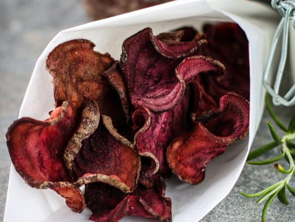 Chipsy z červené řepy