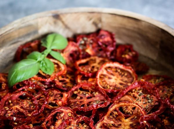 Sušená rajčata s bazalkou