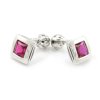 Náušnice z bieleho zlata zirknóny fialovočervené 5 mm x 5mm na balón
