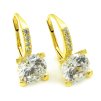 Náušnice zo žltého zlata so syntetickými zirkónmi.