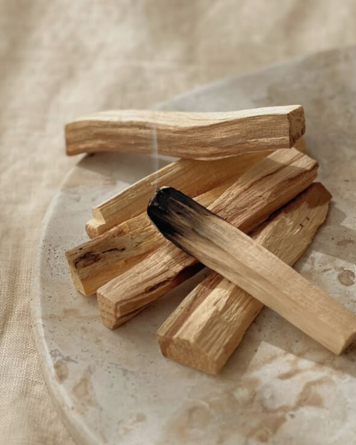 Ako správne používať Palo Santo? Kompletný návod pre začiatočníkov