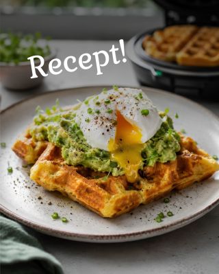 Další recept naší avokádové inspirace. 🥑 ✨Zkusíte ho tento víkend? 🧇 Křupavé slané vafle s avokádovou pomazánkou a...