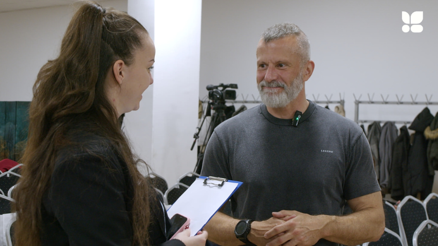 (VIDEO) „Neexistuje jeden jediný nejlepší cvik“ – rozhovor s Adamem Meakinsem