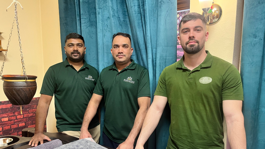 (VIDEÓ) Tasakok a görcsnek, porok a narancsbőrnek, shirodara a fejnek – mindez masszív faágyon