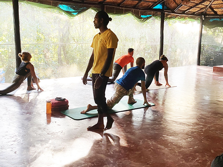 Az iskola jelszava: Yoga beyond Asana, azaz Yoga az ászanákon túl