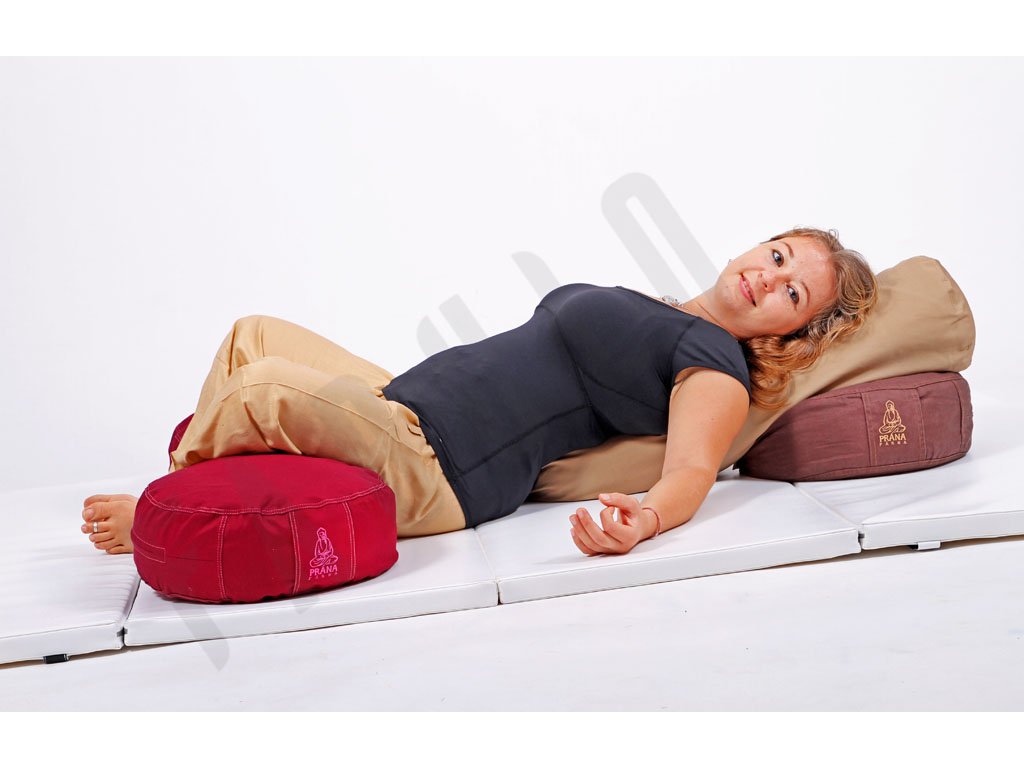 PRÁNA meditációs ülőpárna huzattal - piros 36 x 12 cm + Ajándék: utántöltő  + levehető huzat - Fabulo.hu