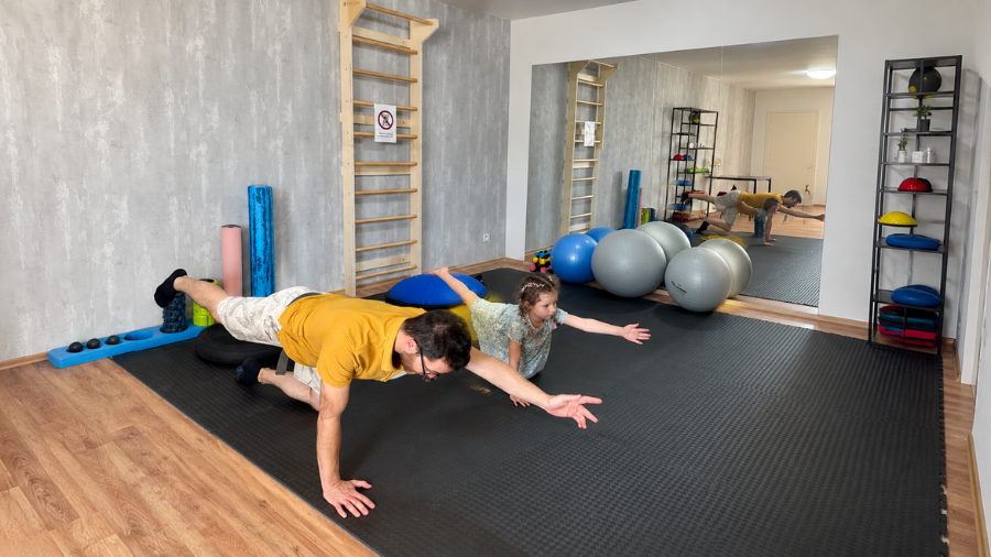 Koppány Csaba Szalai: „De la cap până la picioare” – Interviu cu un osteopat despre prima sa zi în showroomul Fabulo