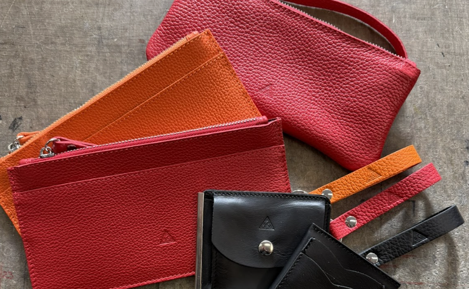 Tipy na firemní dárky z pravé kůže