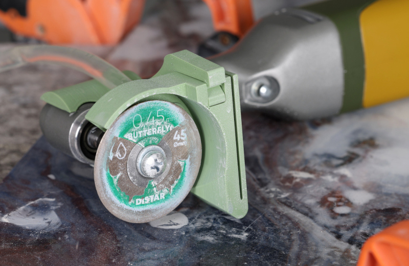 Při řezání s krytem Proxis máte vodu pod kontrolou