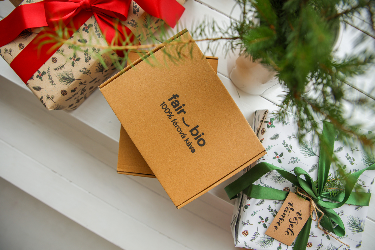 Jak vybrat dárek pro milovníky kávy: vánoční inspirace, která potěší každého kávového nadšence