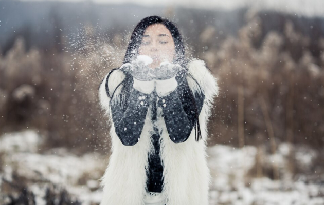 5 tipů, jak si v zimě udržet krásné a zdravé vlasy
