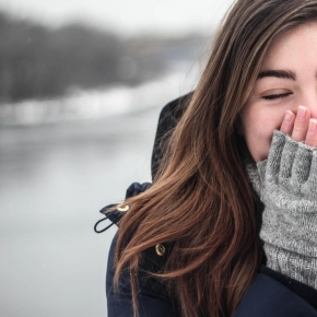 5 tipů, jak si v zimě udržet krásné a zdravé vlasy