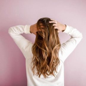9 způsobů, jak si zaručeně zničit vlasy