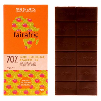 Fair trade hořká čokoláda s kousky kakaových bobů, vyrobená fairafric v Ghaně