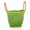 Fair trade ručně dělaná stahovací taška z trávy juncus z Madagaskaru, zelená