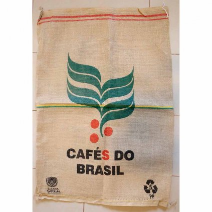Pytel od fair trade kávy z Brazílie