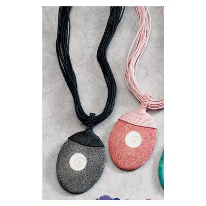 Růžový náhrdelník z pryskyřice