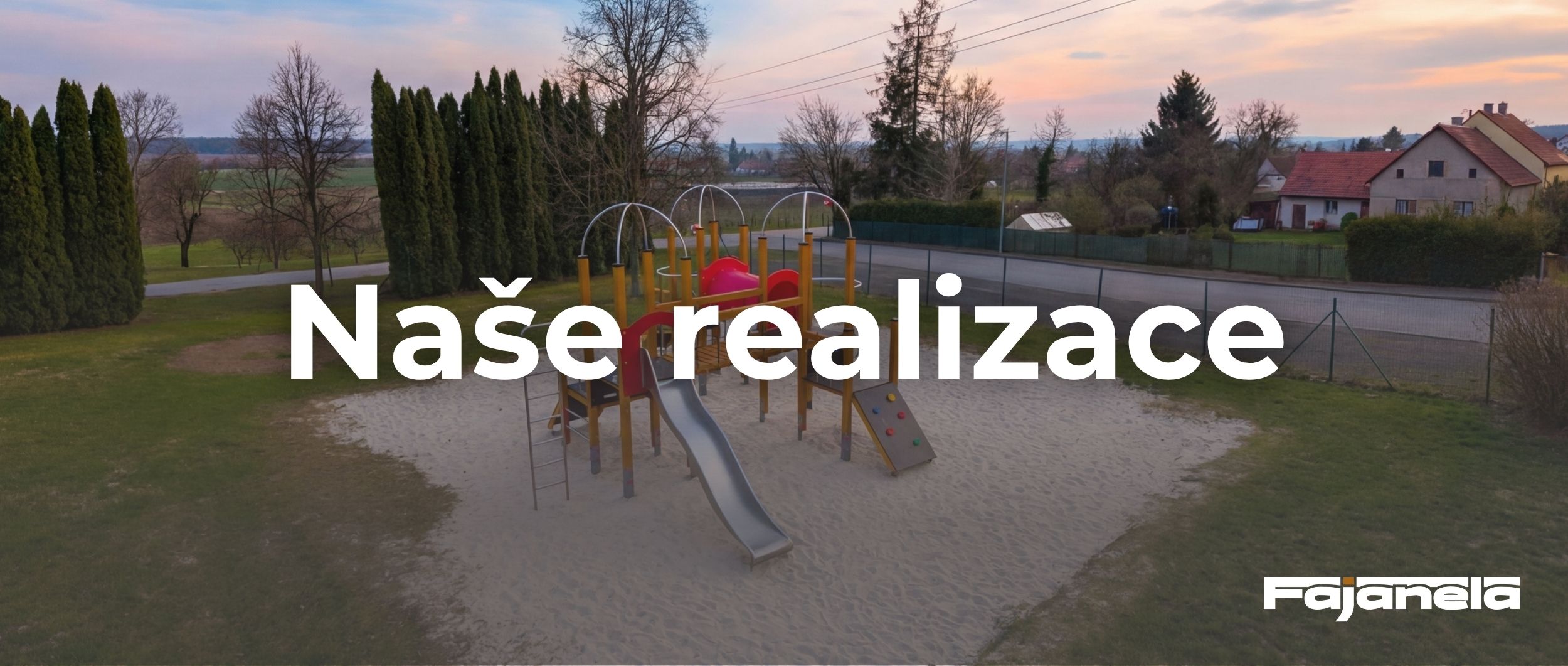 Dětské hřiště s dřevěnou prolézačkou a skluzavkou – Ukázka našich realizací značky Fajanela.