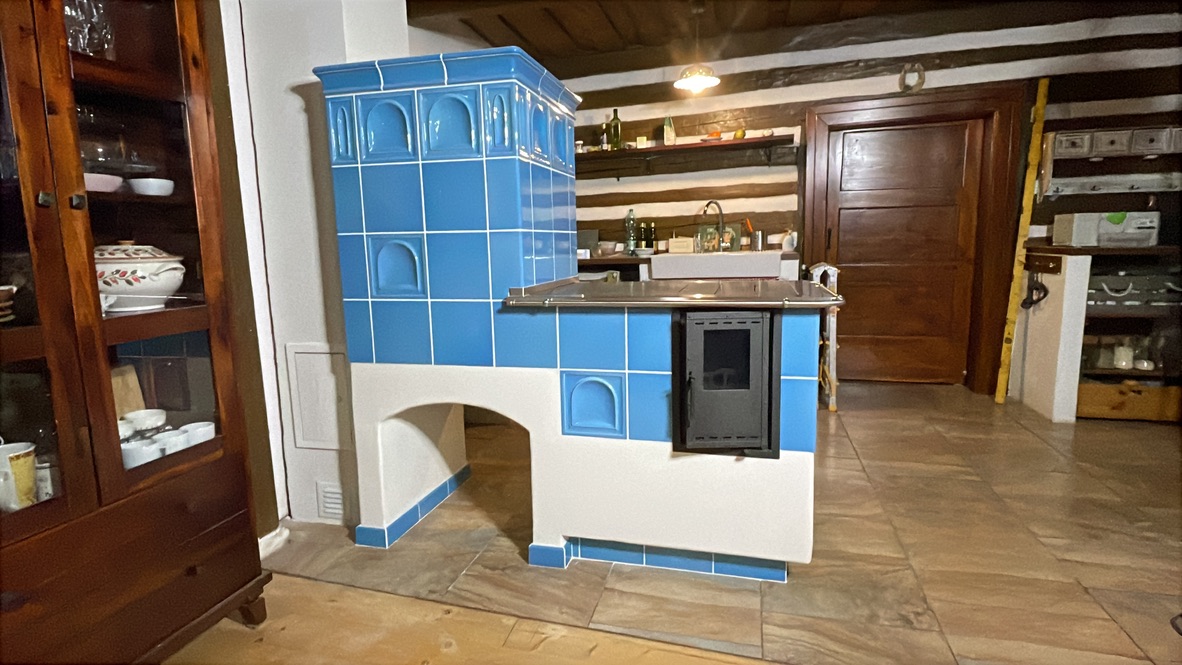 Kachľový sporák, modrá keramika