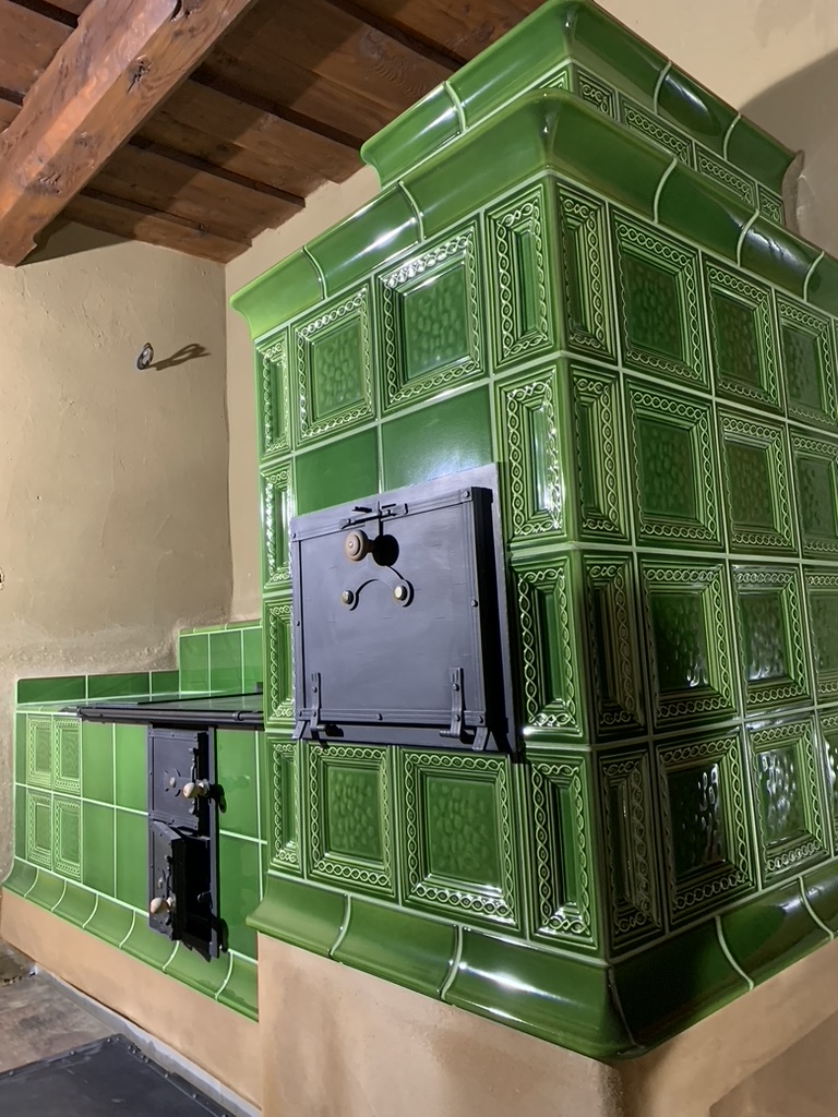 Kachľový sporák, kobka, zelená keramika