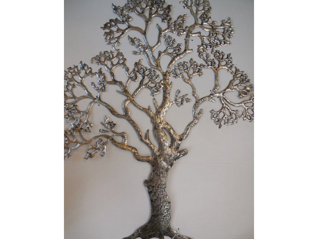 Kovový strom stříbrný