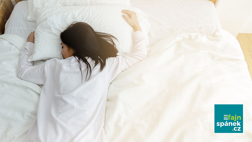 Jak tvrdá by měla být vaše matrace? Záleží na váze, věku, ale i oblíbené spací poloze